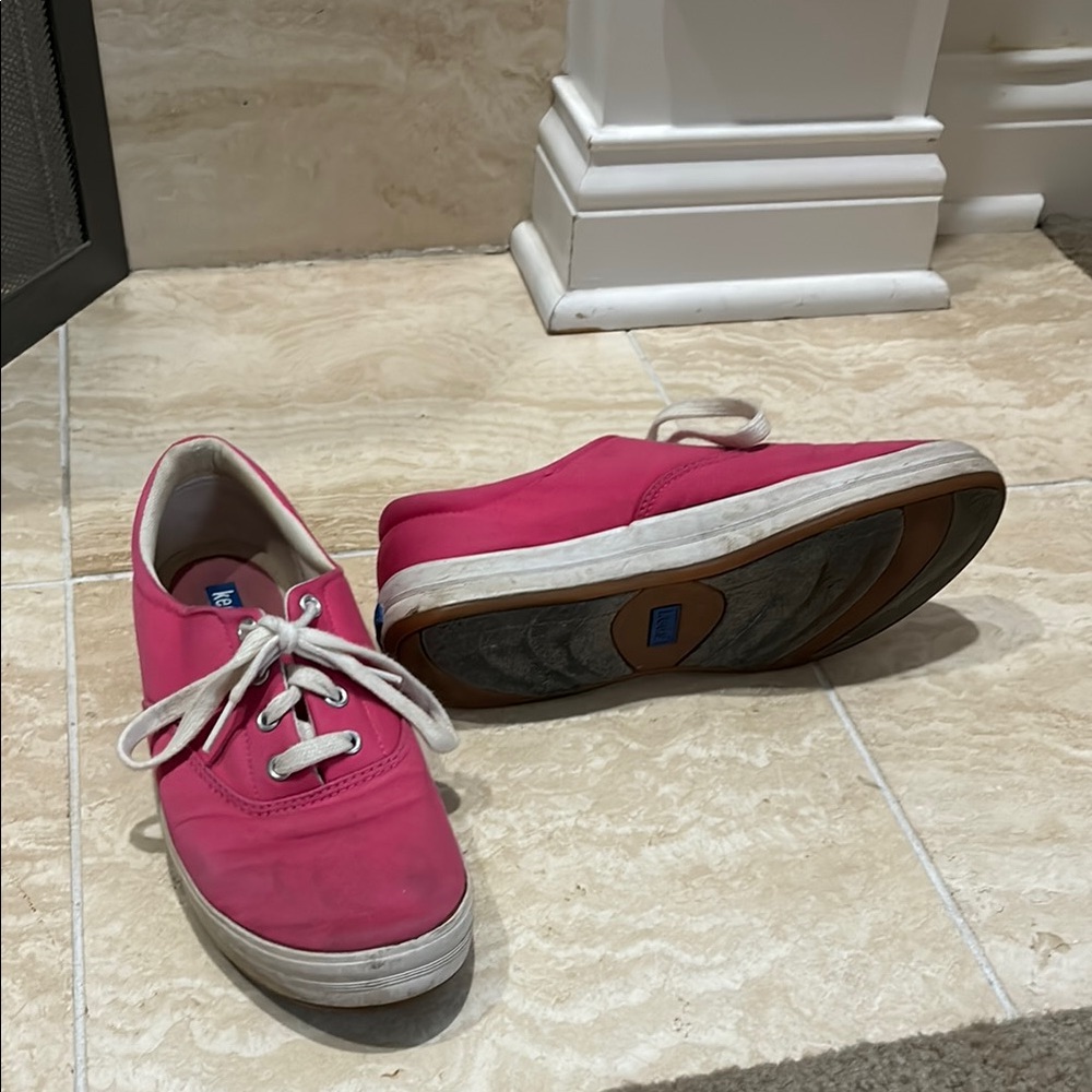 Keds Pink Sneakers with Classic Canvas Design - Picture 4 of 4